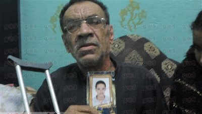 بالصور.. أسرة مجند مصاب من المنوفية تطالب بالقصاص