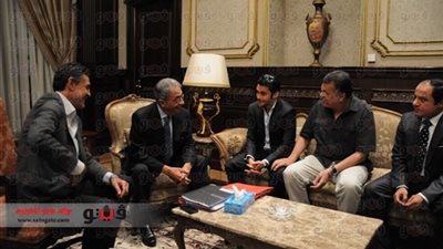 وفد الرياضيين يتجمع بمقر الوزارة قبل الانطلاق إلى الشورى