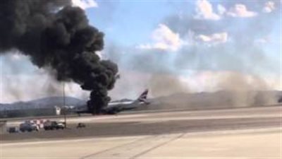 إصابة شخصين في حريق طائرة داخل مطار بـ «لاس فيجاس»