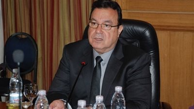 رئيس لجنة الضرائب بـ