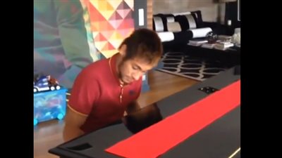 بالفيديو.. نيمار يظهر موهبته في العزف على البيانو