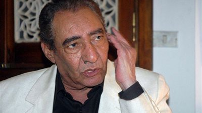 «الأبنودي»: علاء عبد الفتاح وأمثاله «نشاذ» لا يعرفون معنى الوطنية