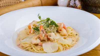 مكرونة بالصوص الأبيض والجمبري من مطبخ أميرة