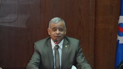 محافظ السويس يعقد اجتماعا لتحديد تعريفة أجرة جديدة للميكروباص