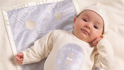 بالصور.. كولكشن ملابس السبوع للمواليد