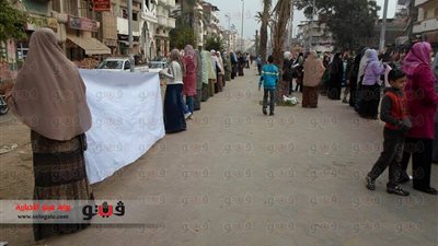 بالصور.. سلسلة بشرية لـ