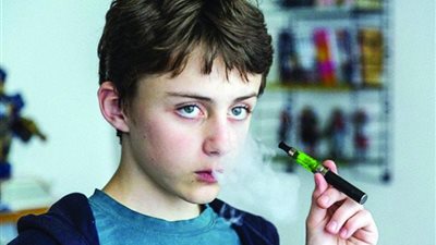 دراسة: المراهقون الذين يستخدمون السجائر الإلكترونية أكثر عرضة للتدخين