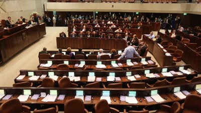 الكنيست يصادق على قانون تجنيد طلاب المعاهد الدينية