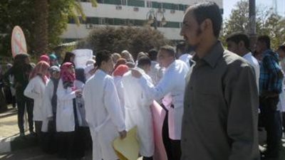 استياء بين أولياء أمور طلاب طب بيطرى الوادى الجديد بسبب تعليق الدراسة