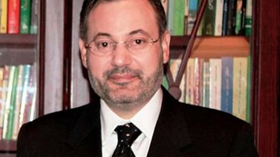 أحمد منصور يزعم استبعاد قضاة لتزوير الاستفتاء