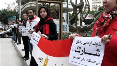 سلسة بشرية لمرشح الثورة بالإسكندرية لدعم الدستور