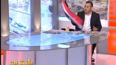 بالفيديو.. القرموطي يرفع علم مصر في الاستوديو