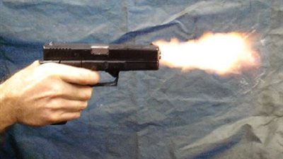 عاطل يطلق النار على ثلاث فتيات بطريق الساحل الشمالى