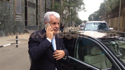 بالفيديو.. السفير الفلسطيني يصل السفارة الفرنسية لتقديم العزاء