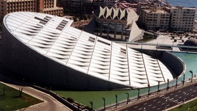 أسرة الأثري عبد المنعم عبد الحليم تهدي مقتنياته لمكتبة الإسكندرية