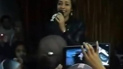 بالفيديو.. رنا سماحة تستقبل معجبيها بمنزلها