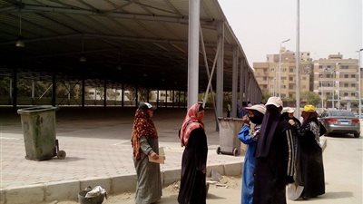 بالصور.. التجهيزات النهائية لنقل الباعة الجائلين من أمام محطة حلوان