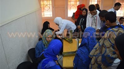 بالصور.. جامعة سوهاج تشارك بقافلة طبية بقرية «نيدة»