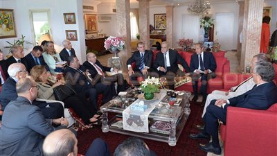 بالصور.. «محلب» يدعو رجال الأعمال التونسيين للاستثمار في مصر