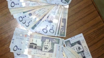 إحباط محاولة تهريب 57 ألف ريـال سعودي بحوزة راكب في مطار القاهرة
