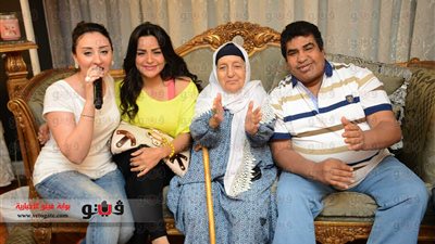 بالصور.. عدوية يحتفل بعيد ميلاده الـ69 وسط أسرته