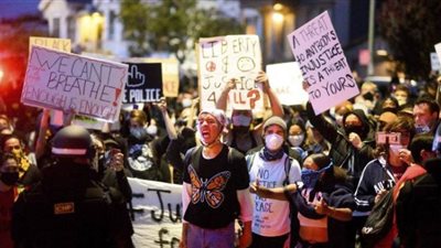 السلطات الأمريكية تفرض حظر التجوال في 25 مدينة بـ 16 ولاية للسيطرة على الاحتجاجات