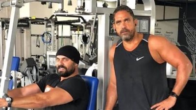 أحمد صلاح حسني ينتقد مُطلقي شائعة إصابة أمير كرارة بكورونا