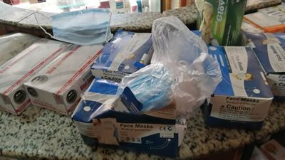 ضبط شخصين بحوزتهما قرابة 23 ألف كمامة طبية مجهولة المصدر بالنزهة