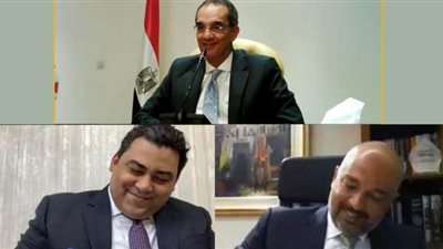 وزير الاتصالات يشهد توقيع اتفاقية بين المصرية للاتصالات واتصالات مصر عبر الفيديو
