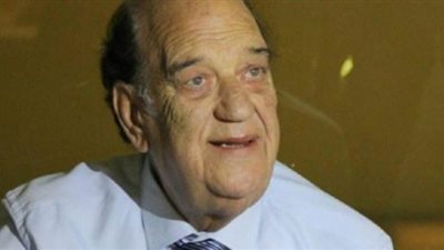 بعد غيابهم عن الجنازة.. كيف برر نجوم الفن عدم تواجدهم فى وداع حسن حسني؟!