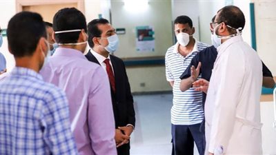 نائب محافظ قنا يتابع سير العمل وتوافر المستلزمات الطبية بمستشفى قفط التعليمى