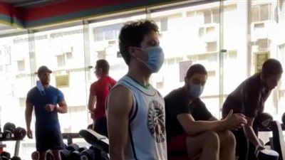 محمد إبراهيم يتدرب في الجيم للحفاظ على لياقته | فيديو وصور