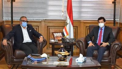 وزير الرياضة يجتمع مع رئيس اتحاد الكرة.. تعرف على التفاصيل