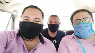 بعد هدايا العيد.. توزيع كمامات على السائقين والمارة ببني سويف | صور