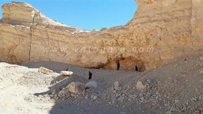 طير الواحات.. قصة جبل حمى الأقباط من الاضطهاد ووثقت جدرانه مسار العائلة المقدسة | صور