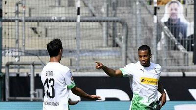 نجم مونشنجلادباخ يرافق ميسي في قائمة فريدة مميزة