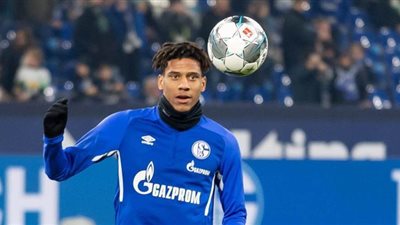 شالكه يحسم موقفه من تفعيل بند شراء مدافع برشلونة