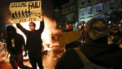 استمتعوا بهذا المنظر من نوافذكم.. هل تستغل الصين مقتل فلويد في تصفية حساباتها مع أمريكا؟