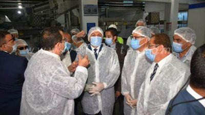 محافظ الشرقية يوقف العمل بـ 8 شركات في العاشر من رمضان لمدة 48 ساعة