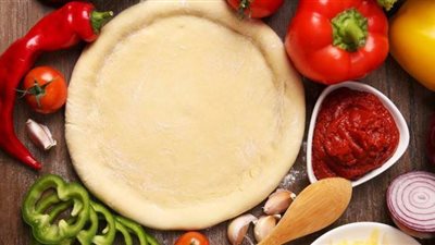 طريقة عمل عجينة البيتزا الإيطالي