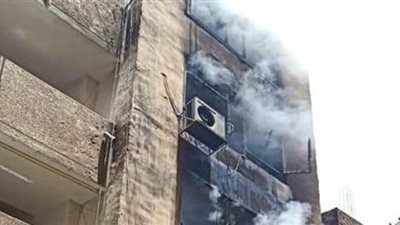 الدفع بـ14 سيارة إطفاء للسيطرة على حريق عقار في الهرم | صور