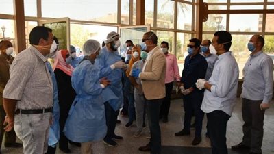 محافظ الفيوم يتفقد مستشفى طامية المركزي ويثمن دور الأطقم الطبية