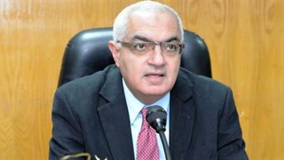 تفاصيل اجتماع رئيس جامعة المنصورة مع الفريق الطبي لمستشفى العزل