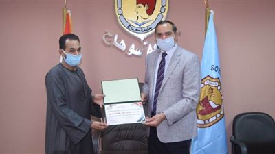أول من شاهد عملية الاقتحام.. جامعة سوهاج تكرم أحد أبطال كمين البرث