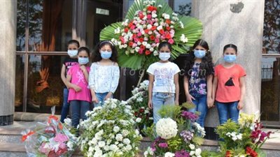 بمناسبة تعافيه من كورونا.. محافظ الدقهلية يوزع الزهور على الأيتام| صور