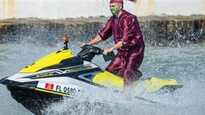 بسبب كورونا.. إقامة حفل تخرج على شواطئ ولاية فلوريدا