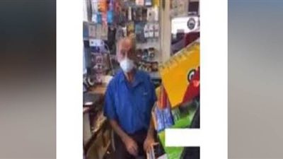 رد فعل شجاع لمصري في مواجهة أمريكي حاول الاستيلاء على متجره خلال احتجاجات أمريكا | فيديو