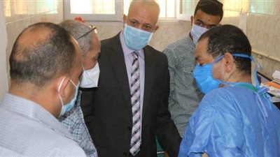 محافظ قنا: إجراءات قانونية ضد الأطباء والممرضات المتغيبين | صور