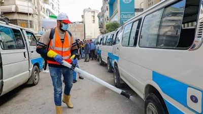 تطهير وتعقيم وسائل النقل ومحيط مستشفى العزل بملوي في المنيا