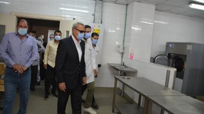 محافظ القليوبية يتفقد مستشفى التأمين الصحي للاطمئنان على الخدمة الصحية| صور